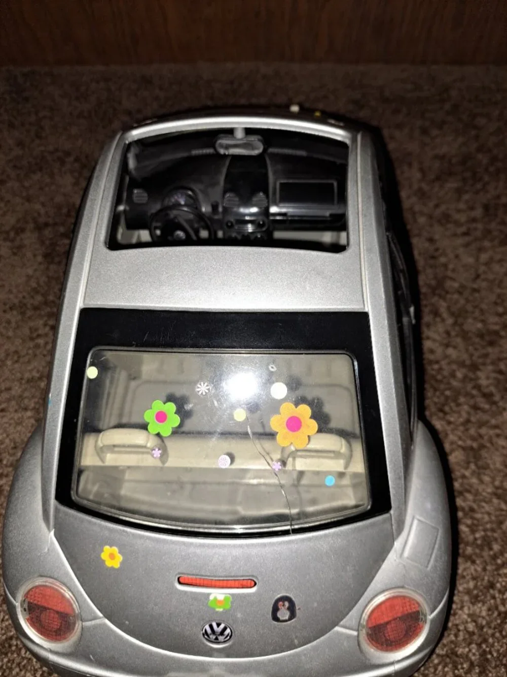 Vintage 2000 Mattel Barbie Silver Volkswagen Beetle toy car with flower decals - Picture 4 of 14